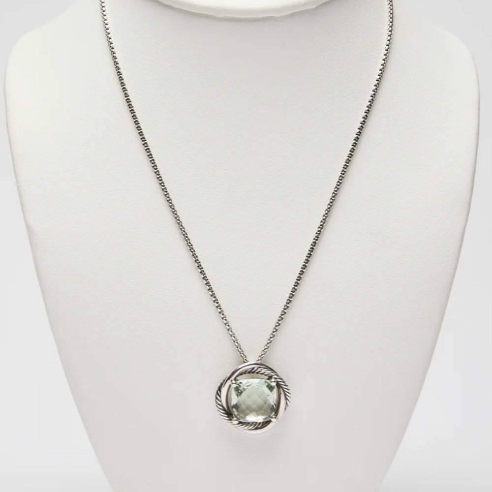 Women’s David Yurman necklace
